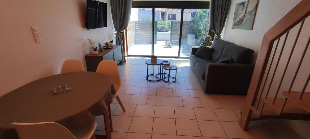 AIGUES-MORTES - AGRÉABLE T.2 - (+ de 40m² ) - 5