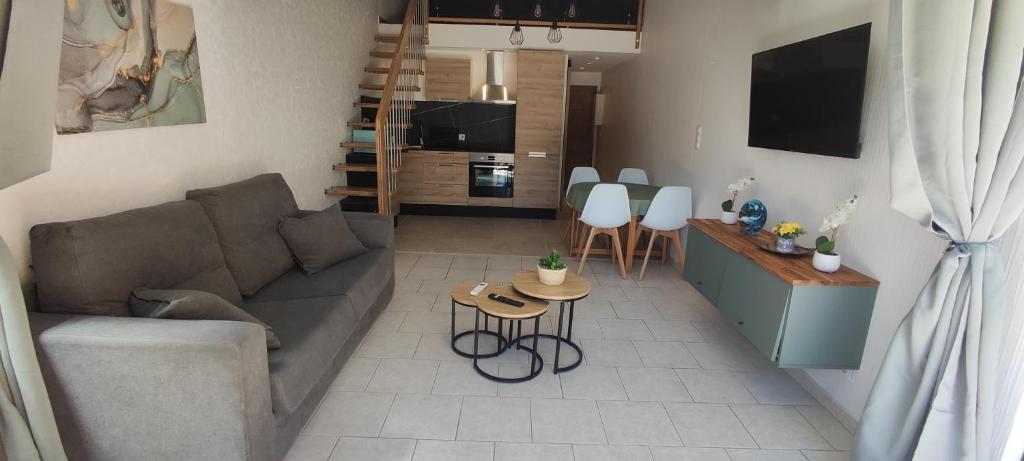 AIGUES-MORTES - AGRÉABLE T.2 - (+ de 40m² ) - 2