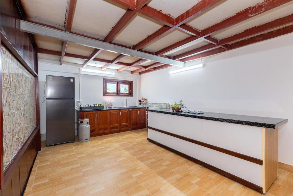 Villa 68 Hạ Long – View Biển – Đi Bộ Ra Biển – Phòng Karaoke Máy Lạnh