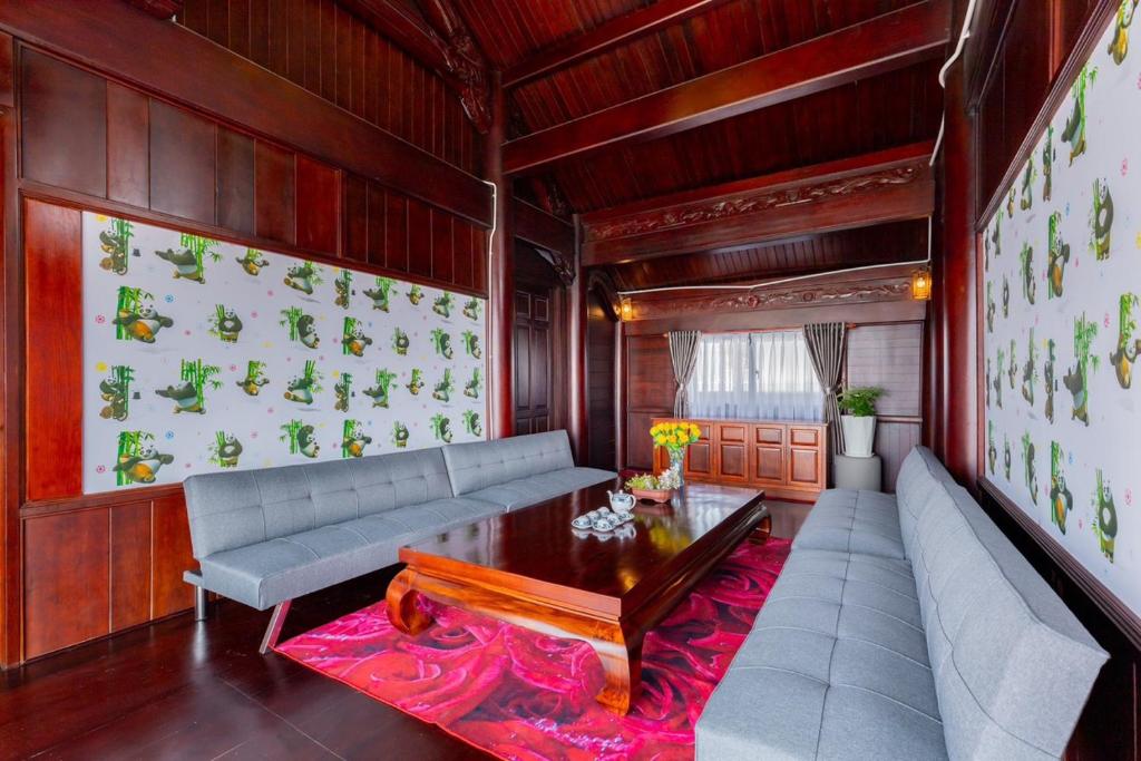 Villa 68 Hạ Long – View Biển – Đi Bộ Ra Biển – Phòng Karaoke Máy Lạnh