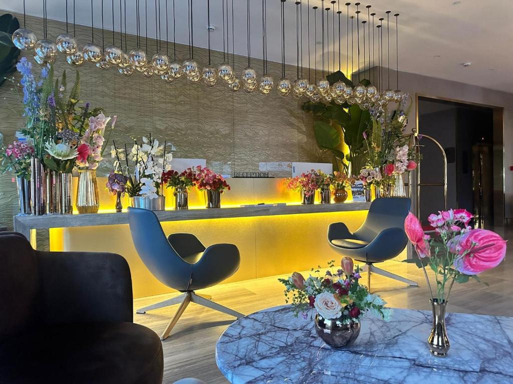 Front desk [24-hour]