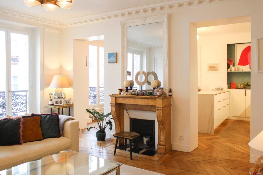 Cozy Haussmanian flat in the heart of Paris - 2
