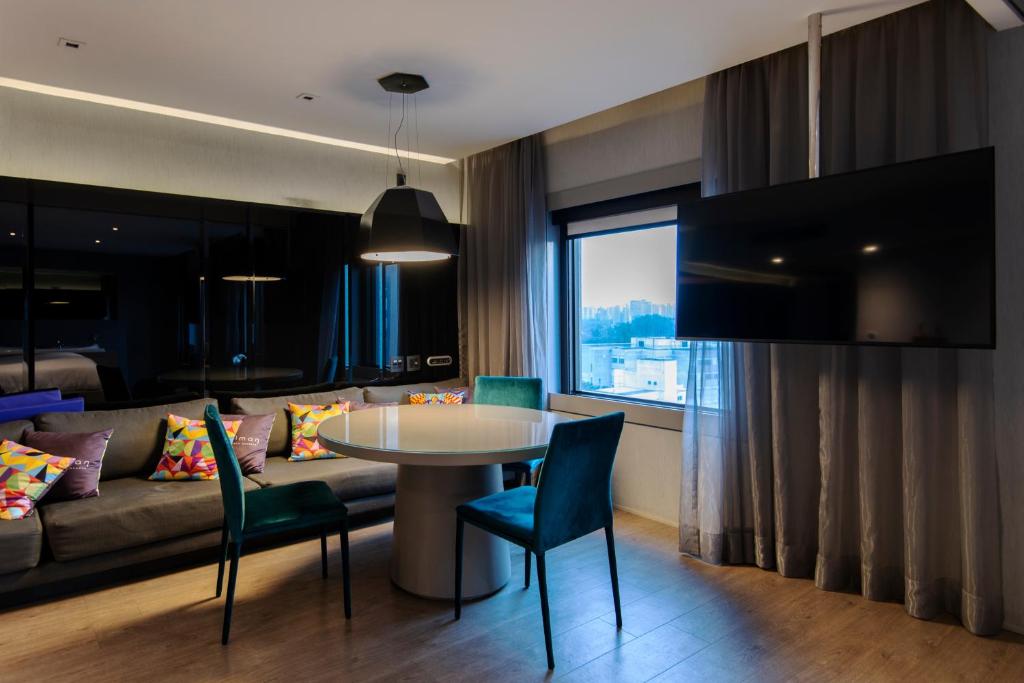 Shared lounge/TV area