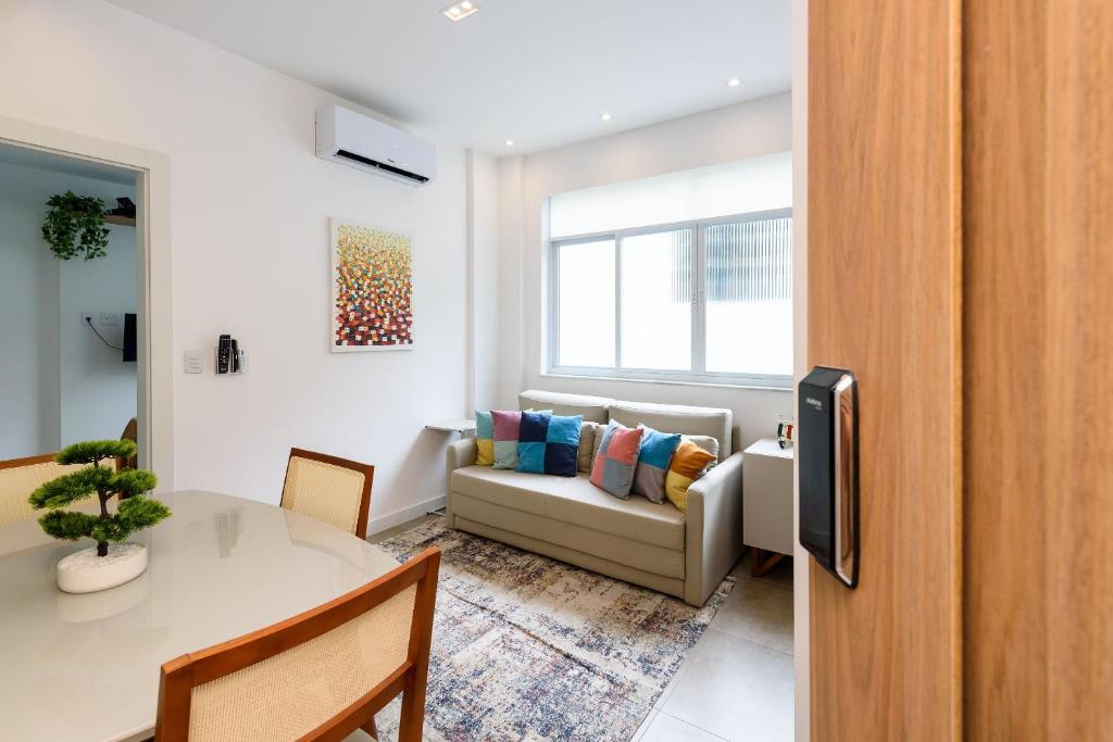 Moderno Quarto & Sala em Copacabana | MFB 76/203, Rio de Janeiro