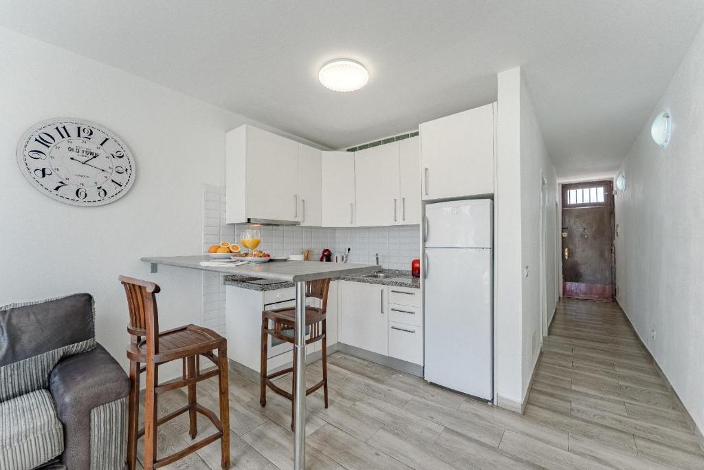 Primavera Tranquil Retreat 2-Bedroom Apartment with Balcony, Garden View & Fiber WiFi - 4