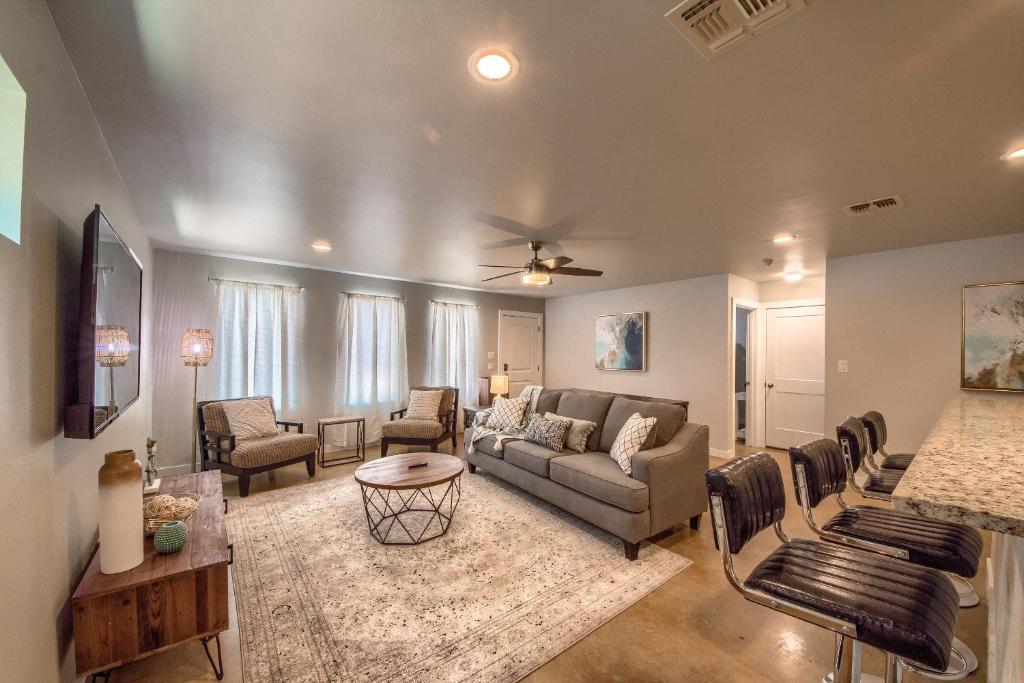 RR 464 Sattler Haus, Canyon Lake