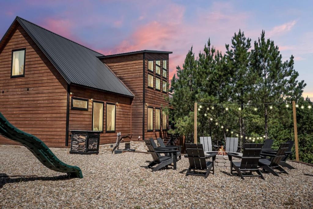 Pines and Recreation, Broken Bow