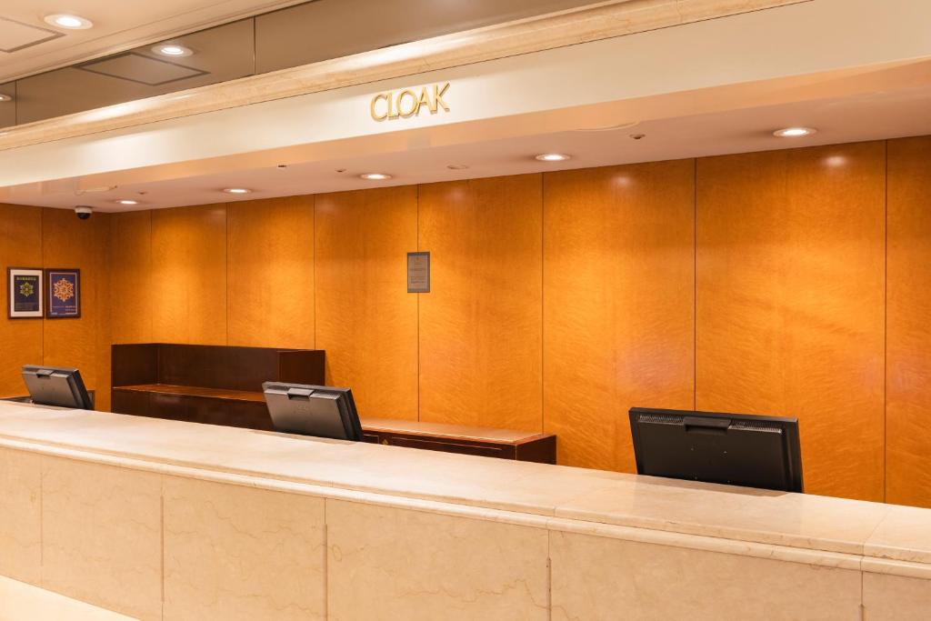 Front desk [24-hour]