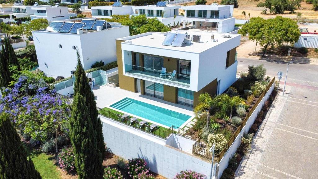 Orada 25 House - Luxurious & Games Room & Privat Pool & Gym, Albufeira