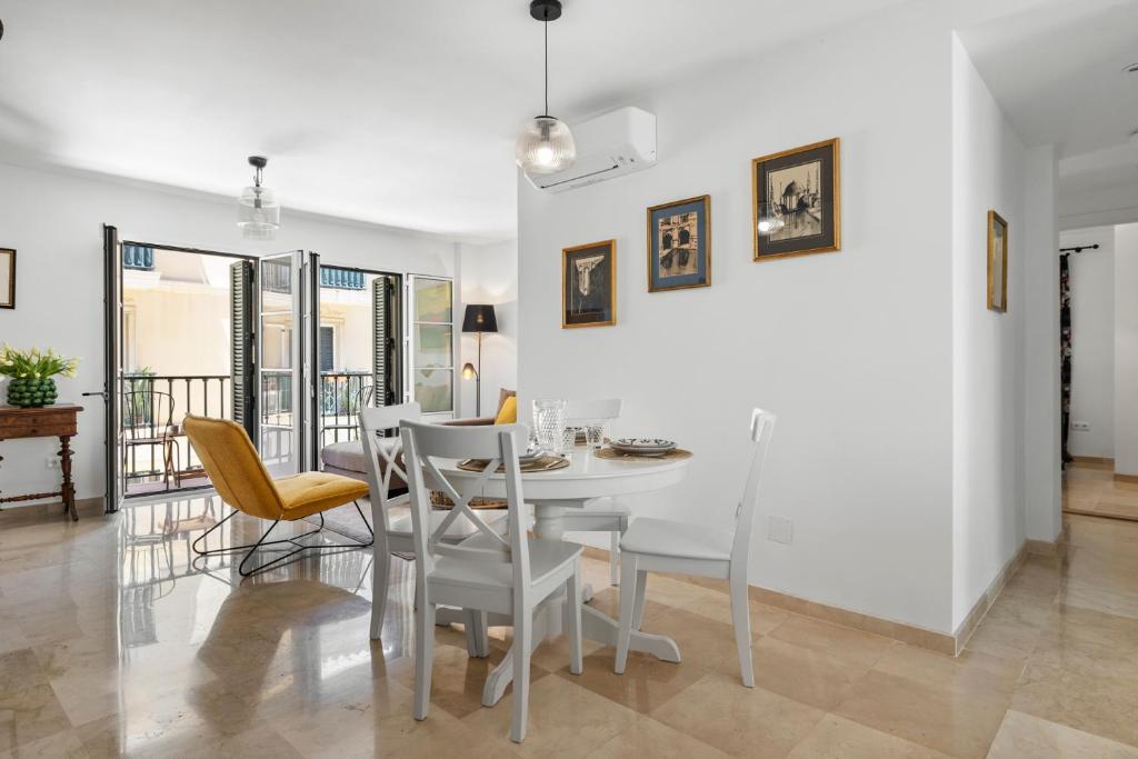 Stunning Central Apartment by Costarentals - MAL05 - 2