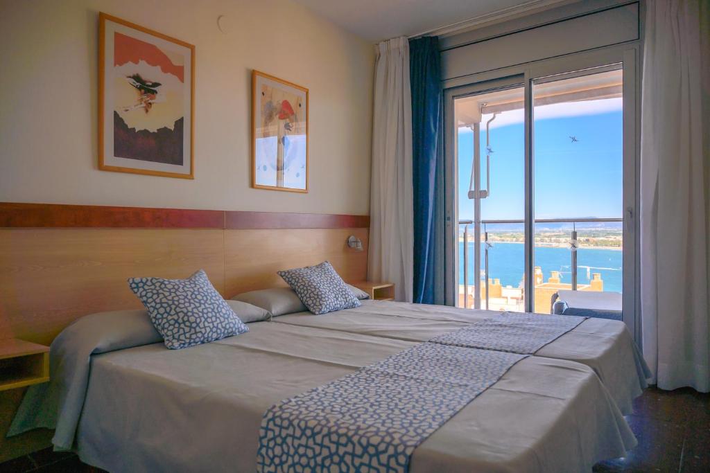 Albatros Family — Salou, Catalonia