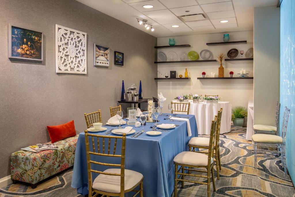 Chicago DoubleTree by Hilton Hotel Chicago - North Shore Conference Center Additional