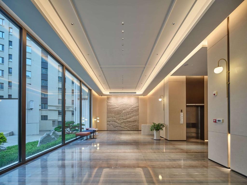 3. Hilton G..