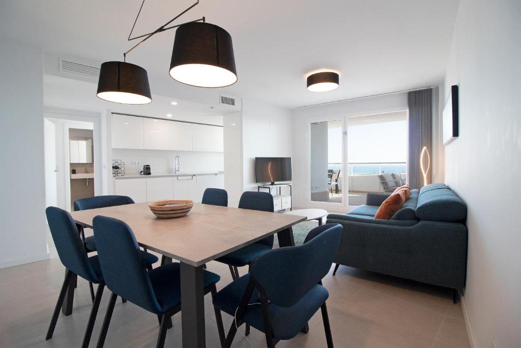 Global Vacacional, Moderno apartamento con dos terrazas con vistas al mar y a la montaña - 3