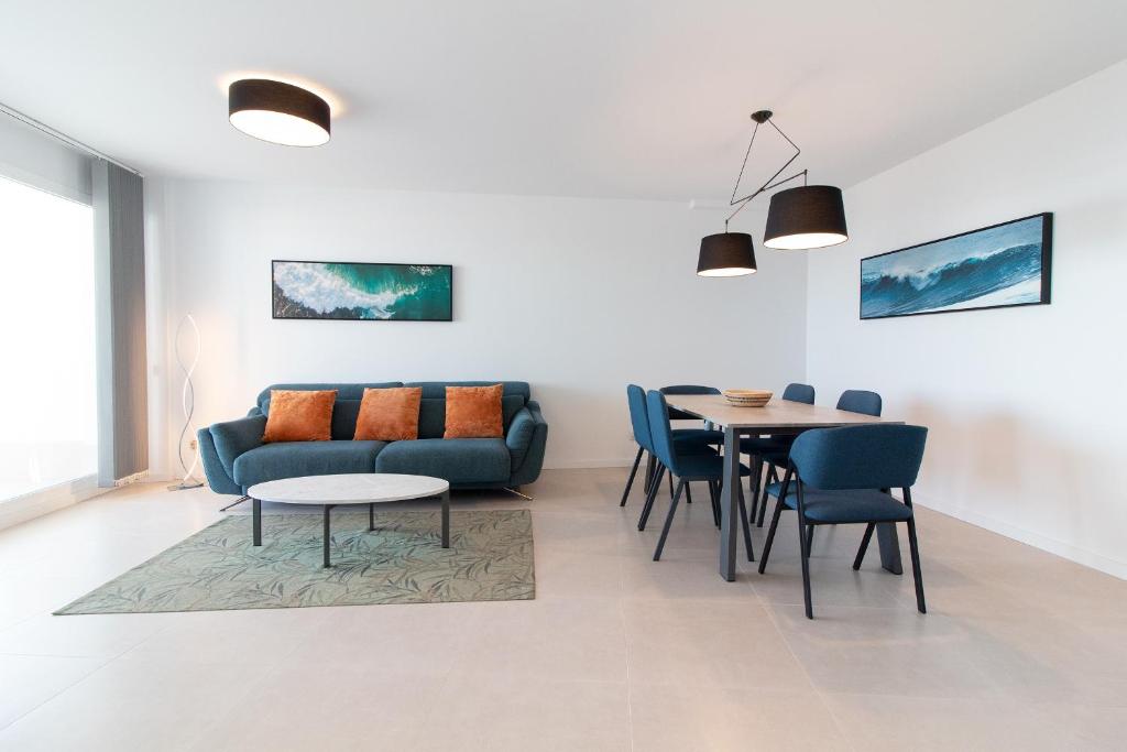 Global Vacacional, Moderno apartamento con dos terrazas con vistas al mar y a la montaña - 5