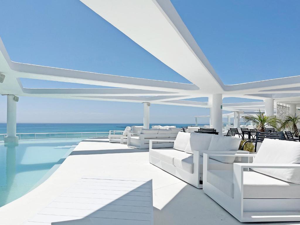 Global Vacacional, Moderno apartamento con gran terraza y vistas al mar - 1