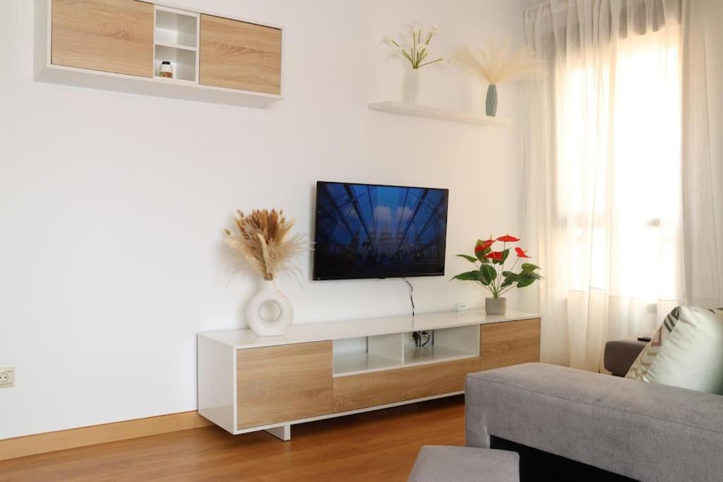 CMS Center Penthouse with Sunny Terrace & Parking - 2