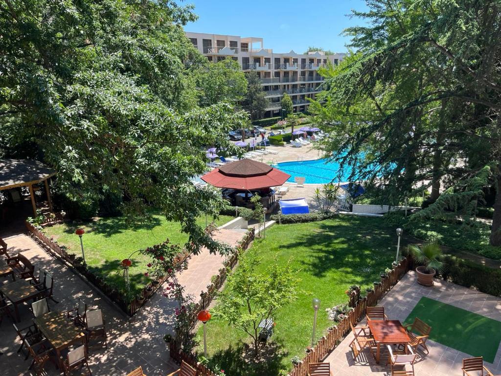 Park Hotel Perla — Swimming pool in Golden Sands, Varna Region