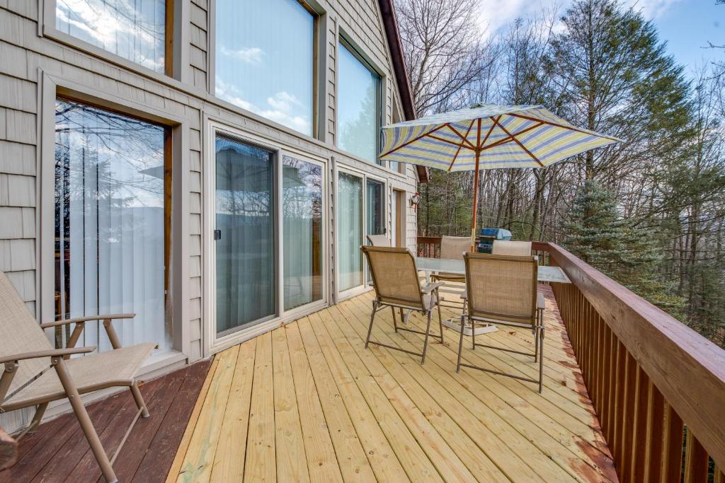 Poconos Cabin on 3 Acres - 5 Mi to Blue Mountain 전경