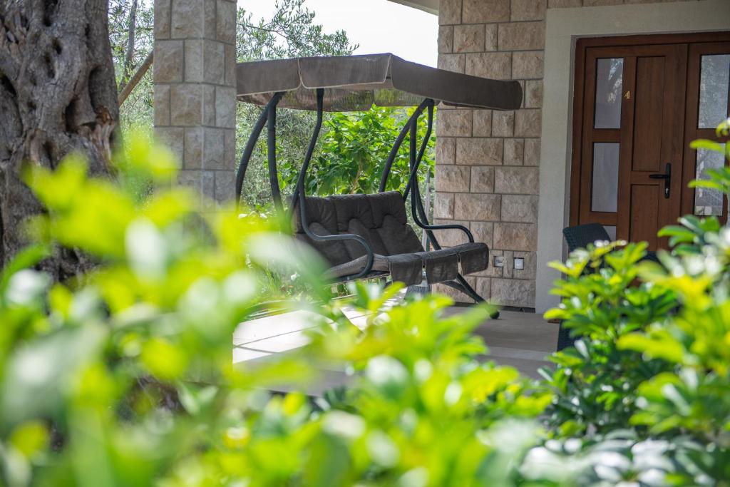 Rustic Olive House - 3