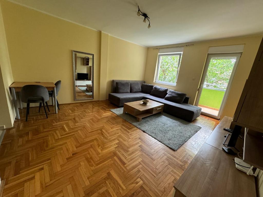 Jednosoban, Grbavica - 5