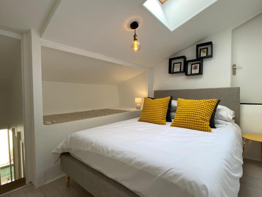 Le Guillaumont - Amazing 2-bedroom in the Old Town -StayInAntibes - 5