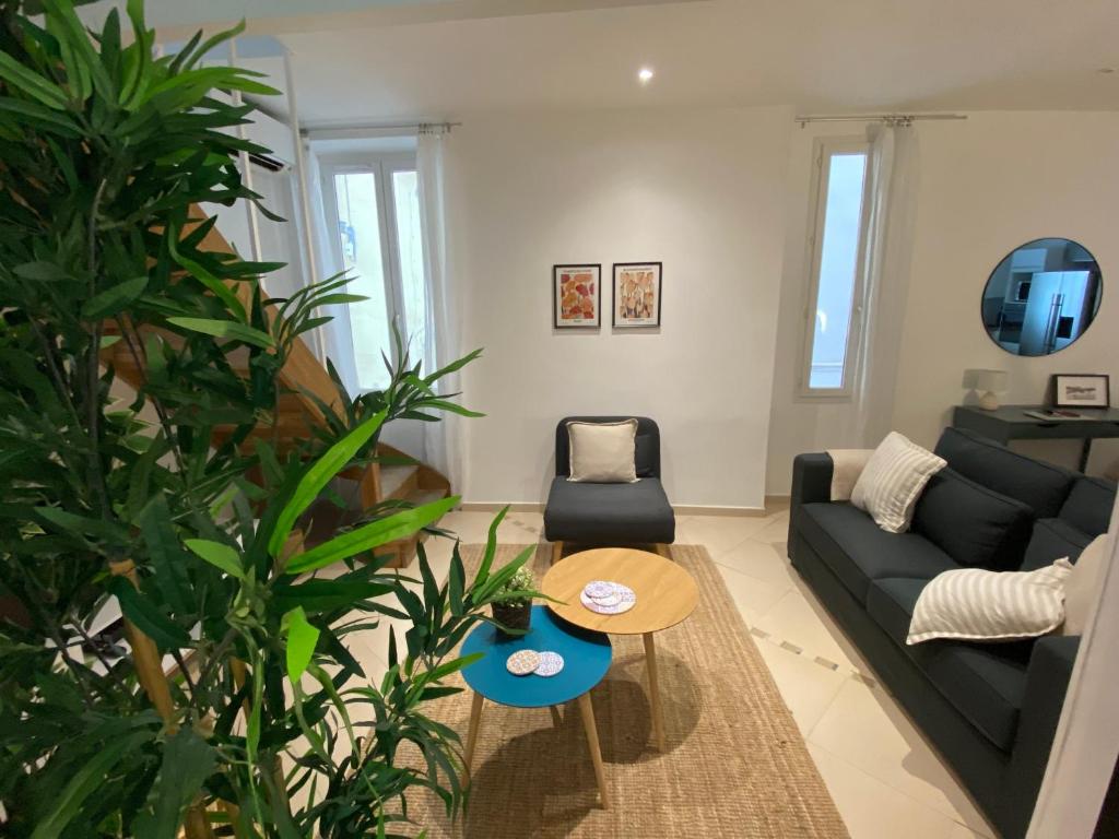 Le Guillaumont - Amazing 2-bedroom in the Old Town -StayInAntibes - 4