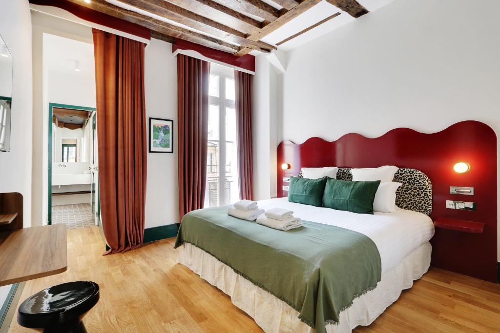 Paris Home Collection Serviced Apartments in Notre Dame - Rue Savoie - 5