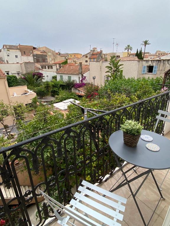 Le Guillaumont - Amazing 2-bedroom in the Old Town -StayInAntibes - 2