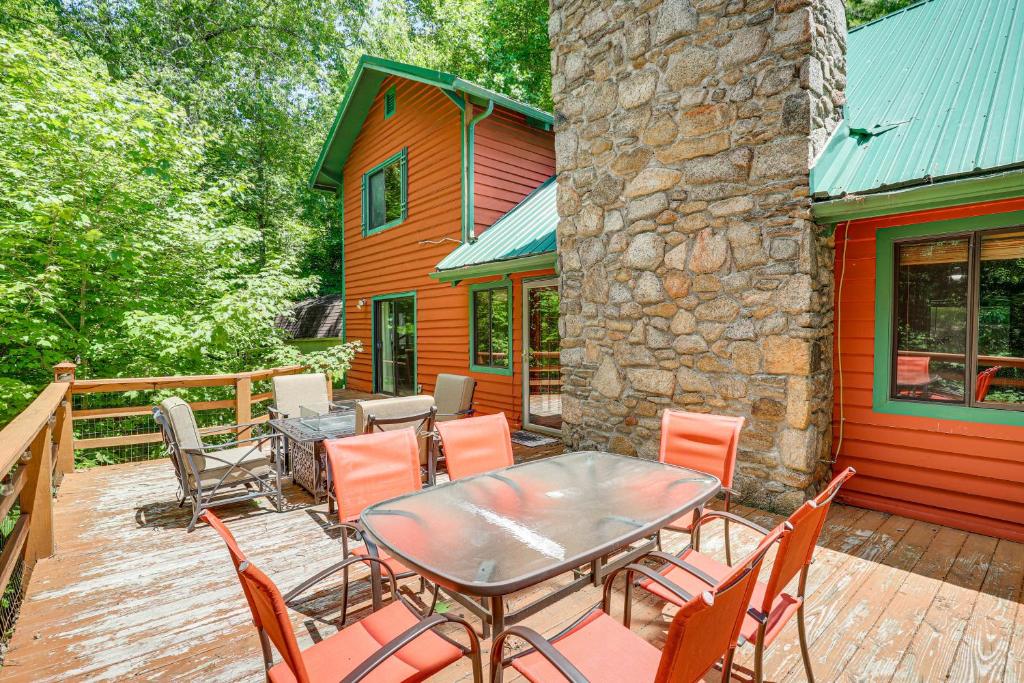 Mars Hill Cabin with Pool Table about 2 Mi to Wolf Ridge, Swiss