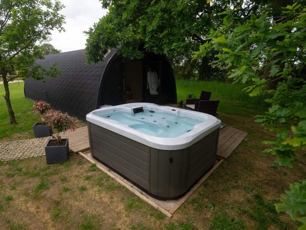 Squirrels Drey, South Cerney