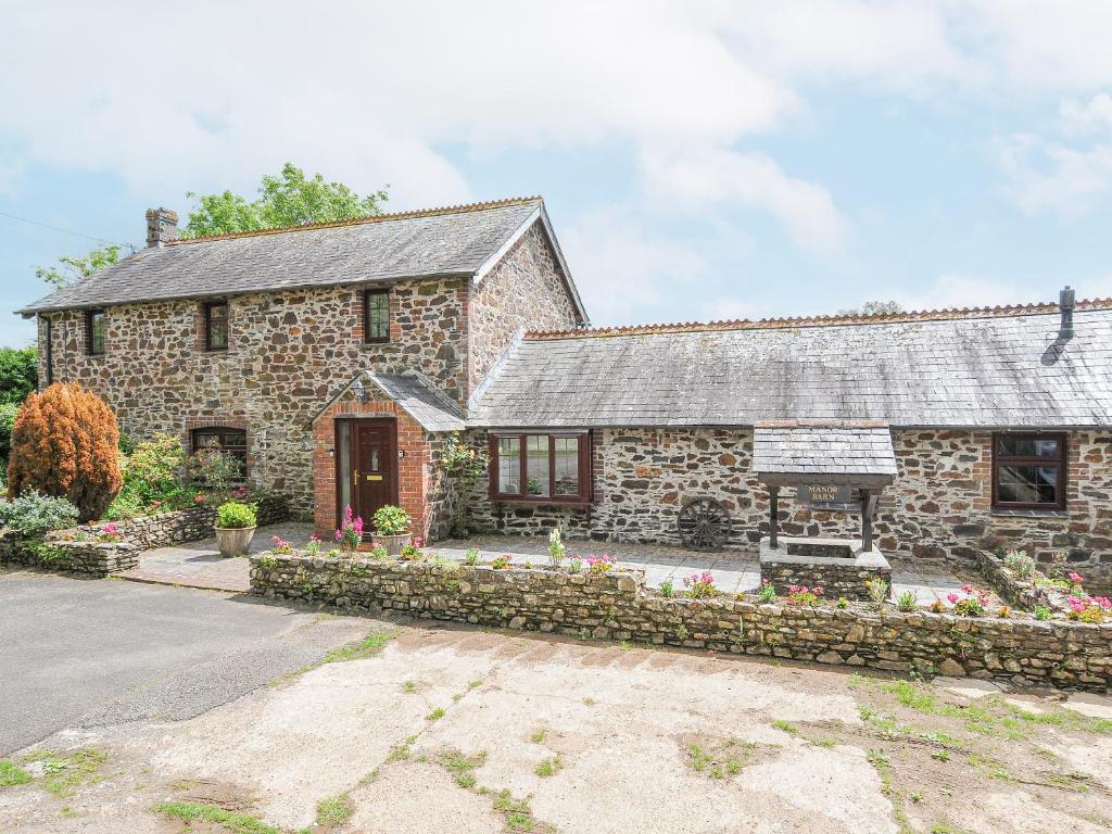 Manor Barn, Saltash