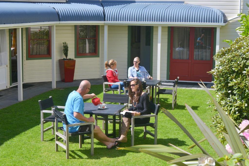 Garden, Ducks & Drakes Boutique Motel & Backpackers in New Plymouth