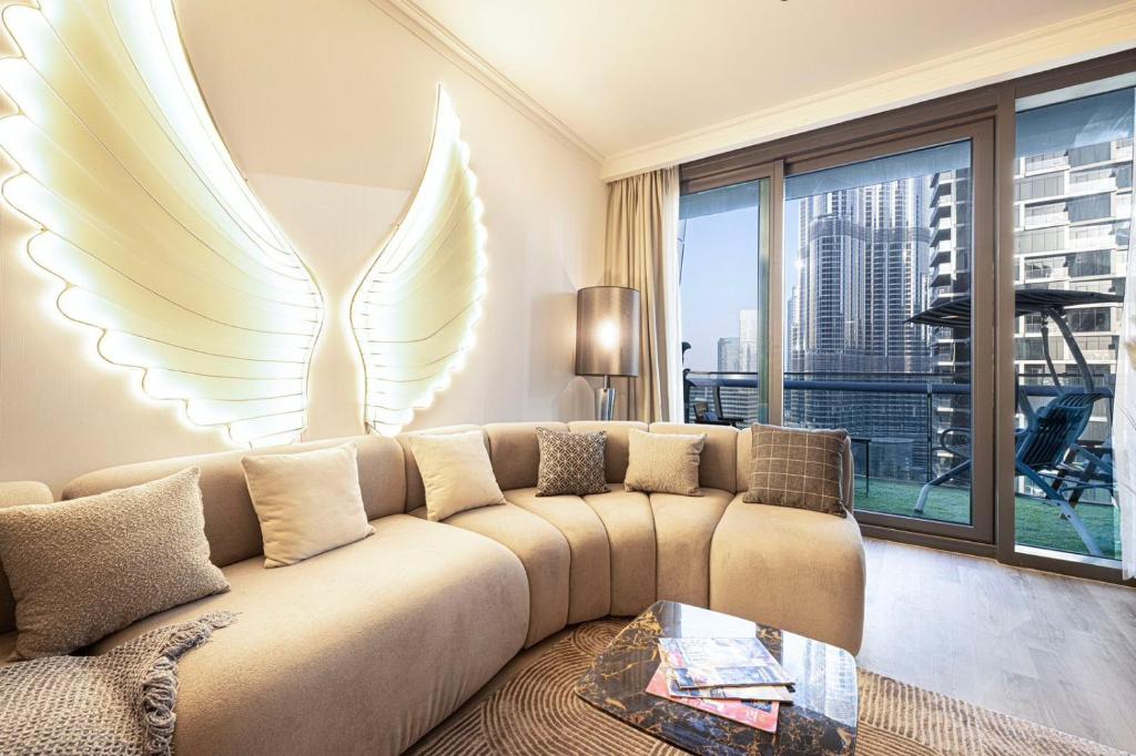Elite Class 2BR Luxe Burj khalifa View Big living room, Dubaj