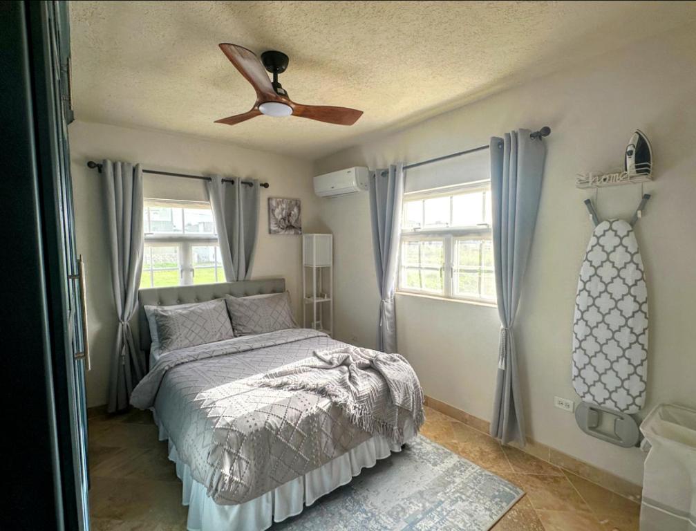 Windy Bottom, Saint Philip