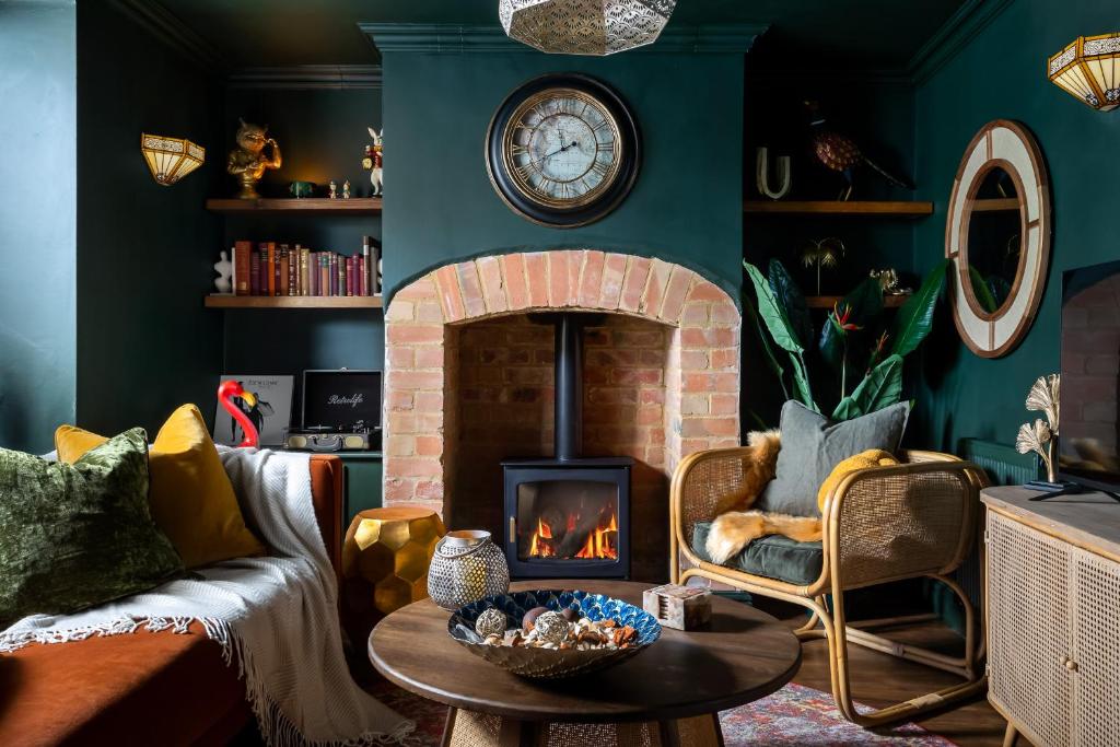 Chipping Campden Shabby Chic cottage - pet-friendly self-catering stay in Chipping Campden
