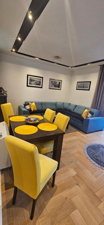 Apartment M - 1