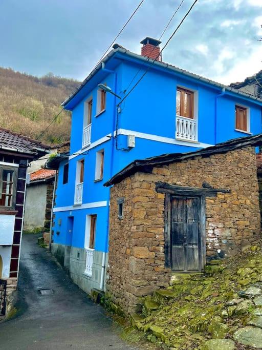 VilladeCelis, Mieres