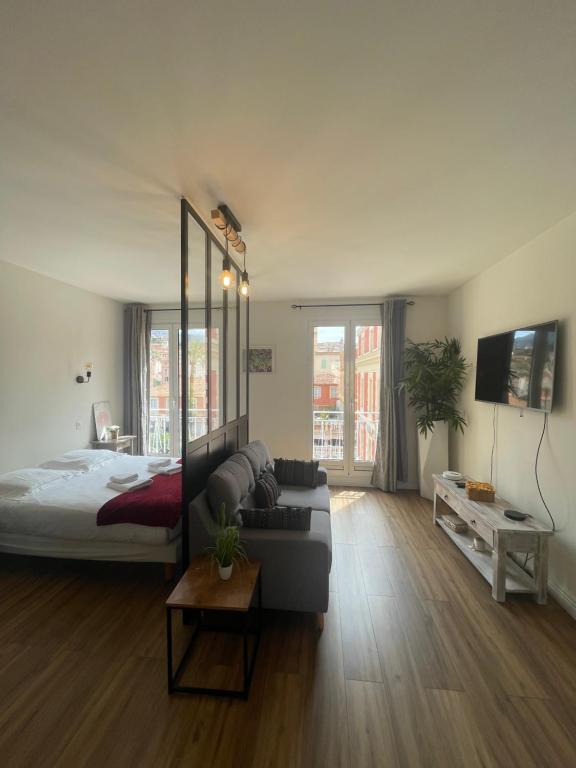 Le Verlaine, studio en centre ville à deux minutes des plages - 2