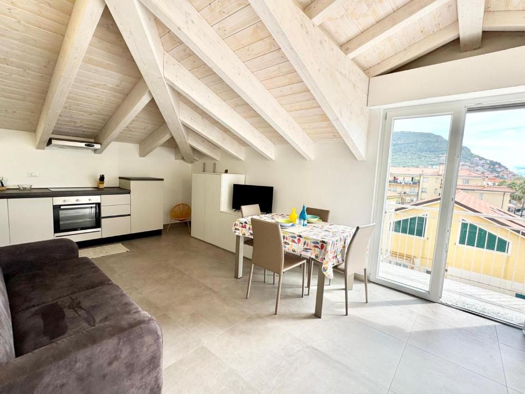 Hostdomus - A due passi dal mare, Pietra Ligure