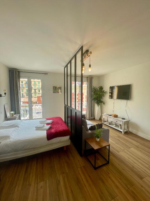 Le Verlaine, studio en centre ville à deux minutes des plages - 3