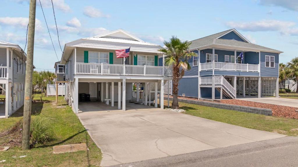 Grove Cove - 1 and half Blocks from beach - Dog Friendly, Myrtle Beach