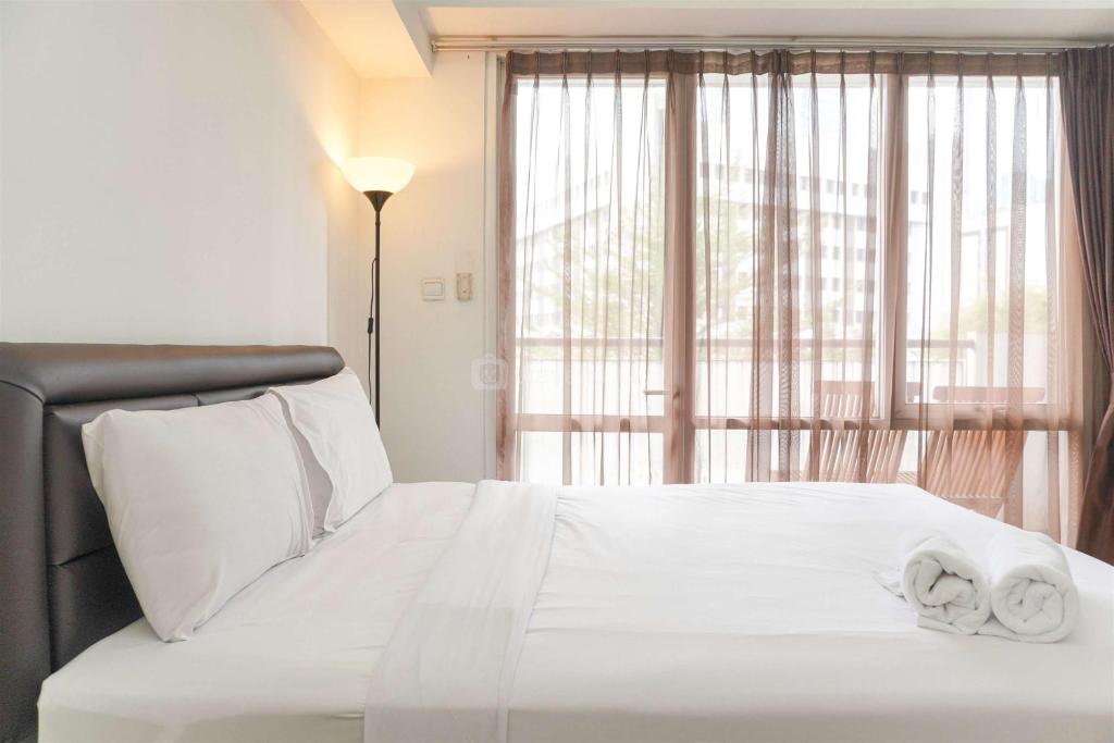 Nice and Comfortable Studio at Ambassade Kuningan Apartment By Travelio, Jakarta