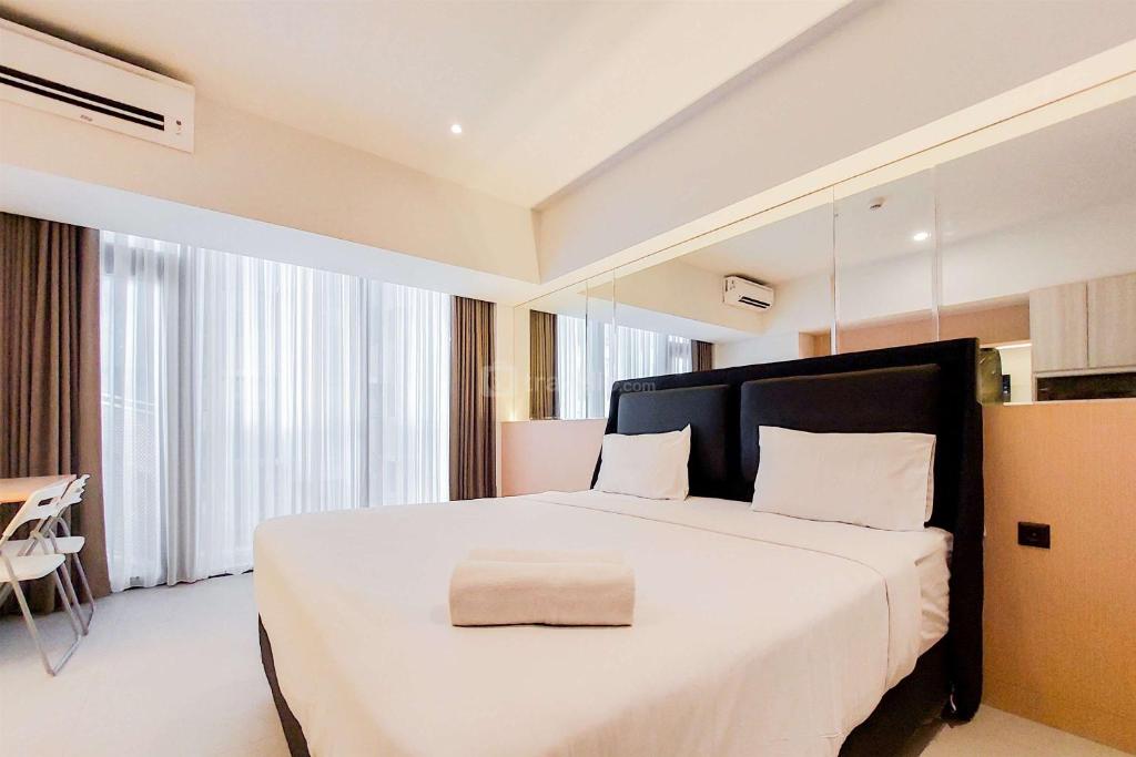 Fancy and Nice Studio Apartment Carstensz Residence By Travelio, Kampung Sawah