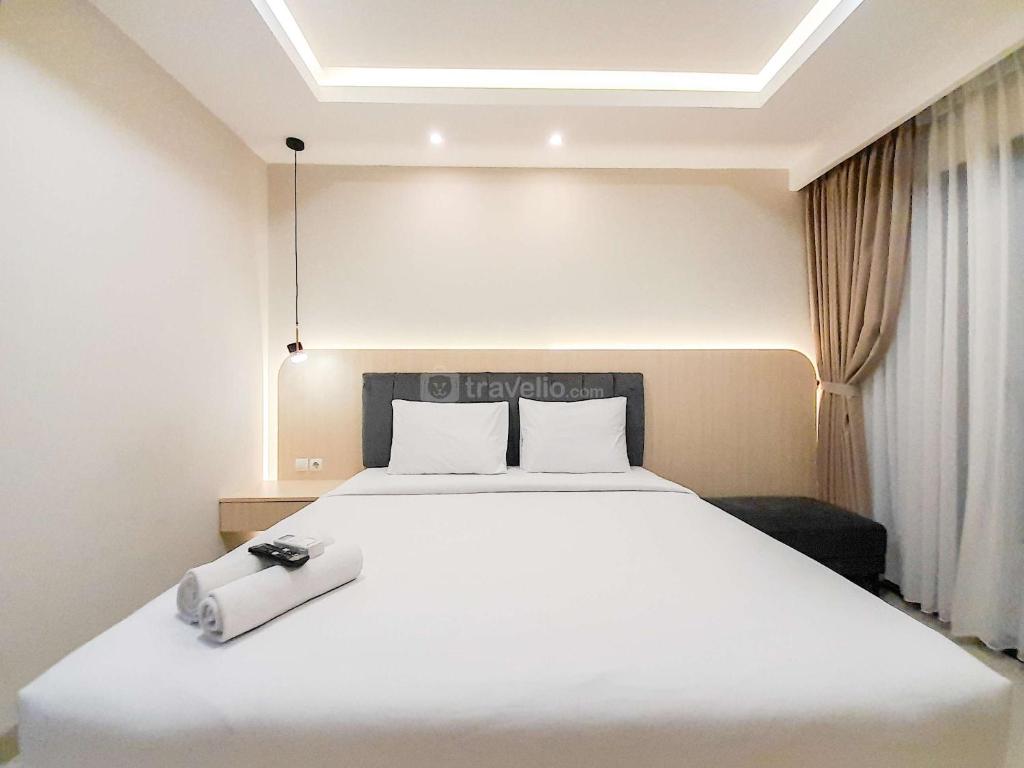 Modern Look and Comfortable Studio at Patraland Amarta Apartment By Travelio, Kejayan