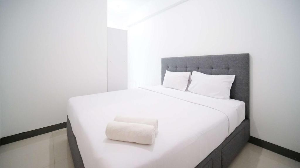 Compact and Homey 2BR at Benson Supermall Mansion Apartment By Travelio, Surabaja