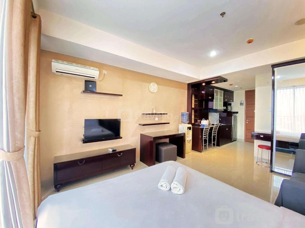 Warm and Cozy Studio at Dago Suites Apartment By Travelio, Bandung