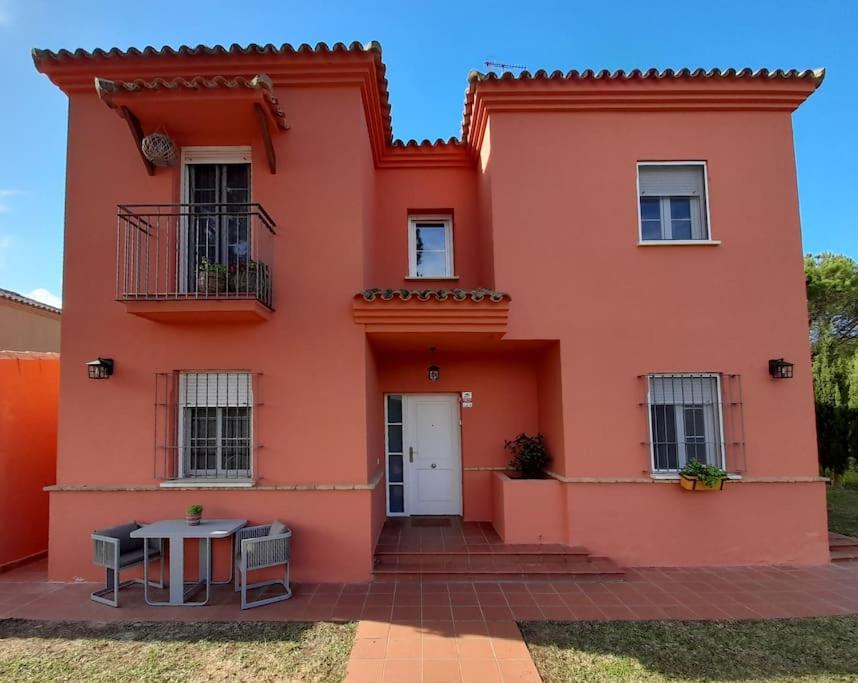 Chalet con piscina y vistas a campo de golf - 4