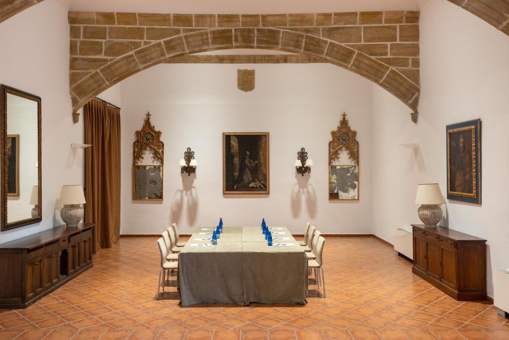 パラドール デ サント ドミンゴ ベルナルド デ フレスネダ (Parador de Santo Domingo Bernardo de Fresneda)