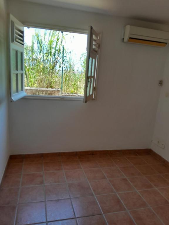 Studio 32m2, 3 personne possible, Morne la Valeur